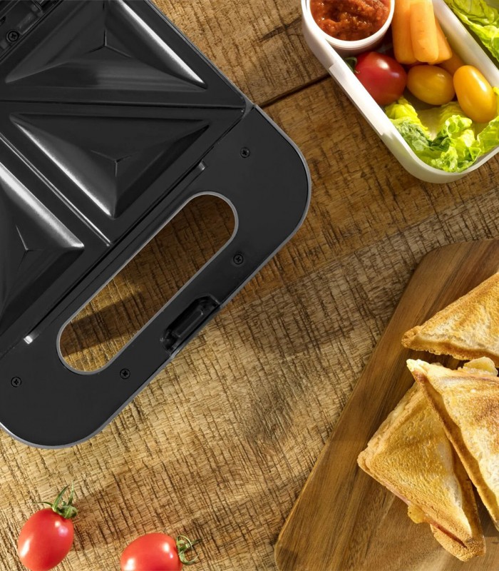 Sandwich-maker Amica SMK4021, 750 W, 3 tipuri de placi, Negru