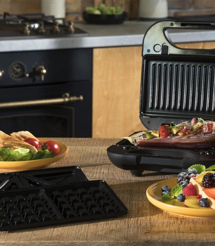 Sandwich-maker Amica SMK4021, 750 W, 3 tipuri de placi, Negru